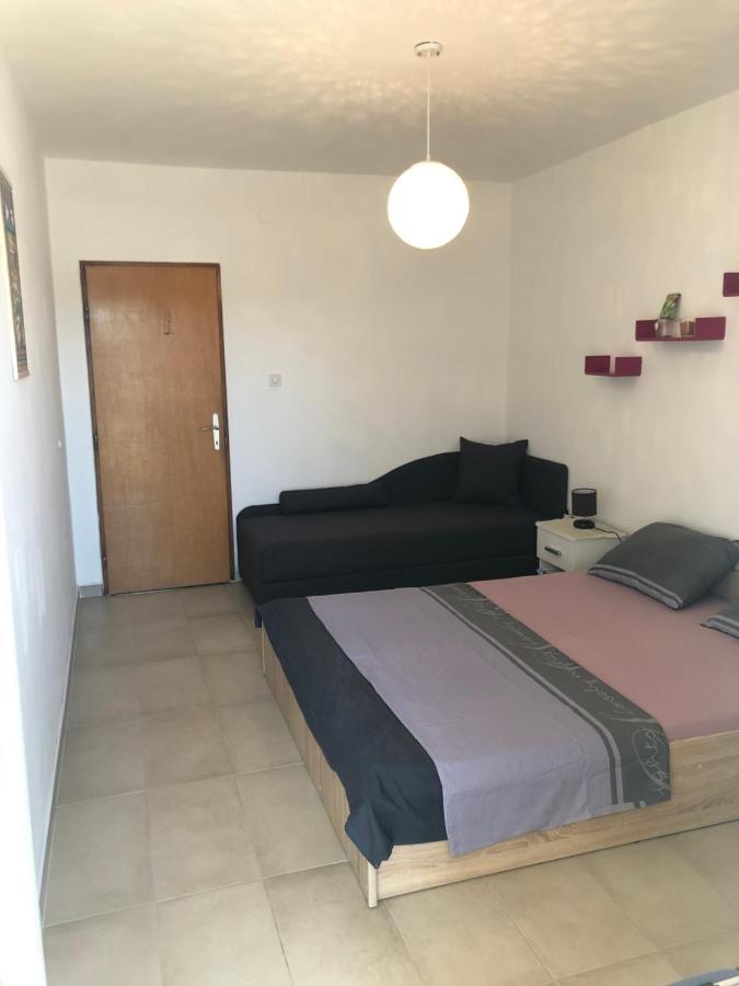 Apartmani Roxy Ловиште Экстерьер фото